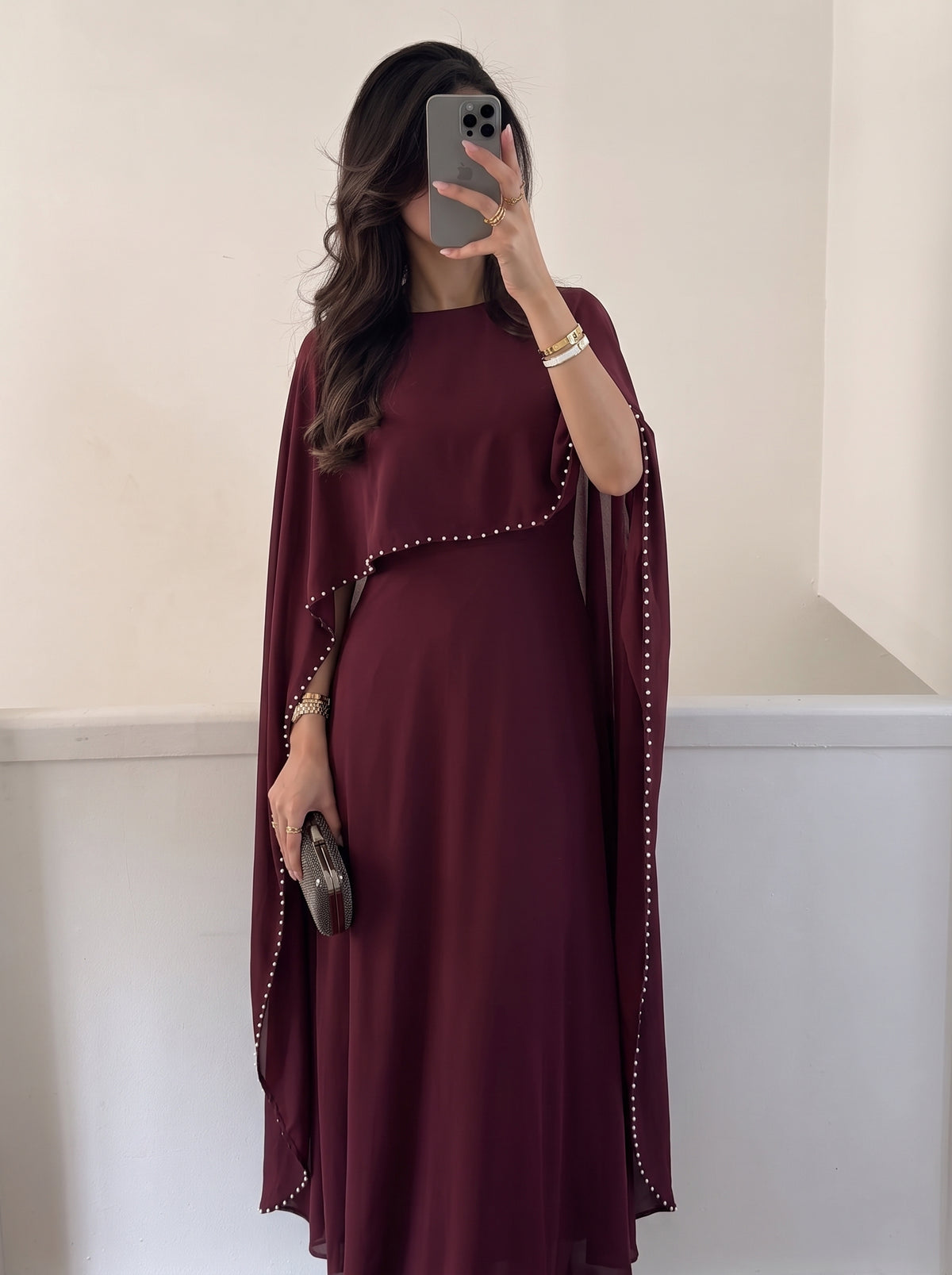 Yara Perlen-Cape-Abaya – Weinrot